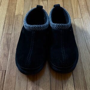 Koolaburra Black Suede Slippers with Gray Trim